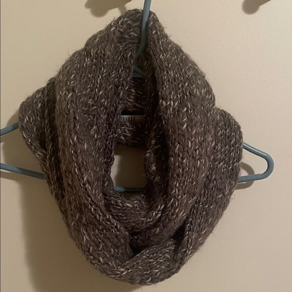 Abercrombie & Fitch Charcoal Knit Wrap - Picture 1 of 5